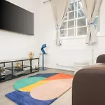 Wood Street - Stylish Prime Location Apartment By Vichy